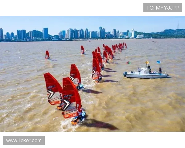 帆船毕焜谈海上的壮丽奇景